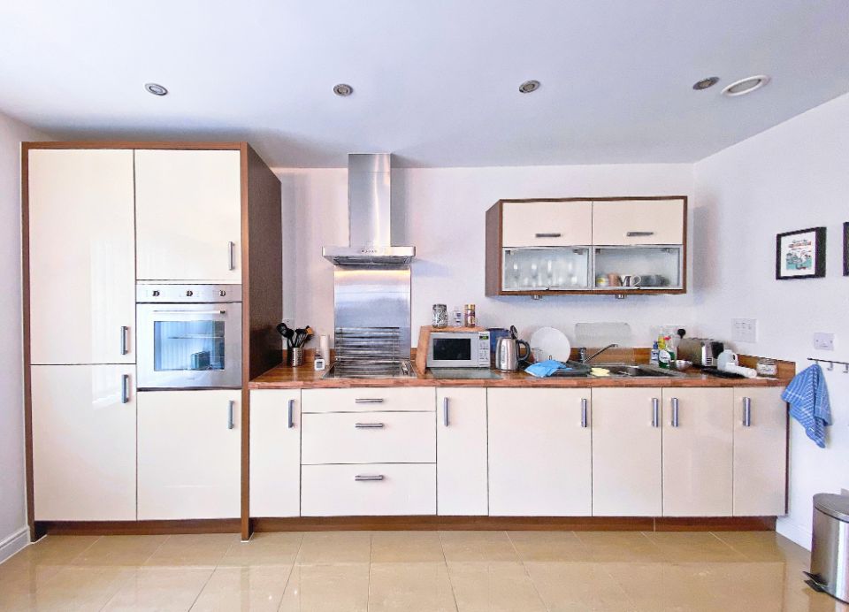 Flat Wallis Square in Rushmoor