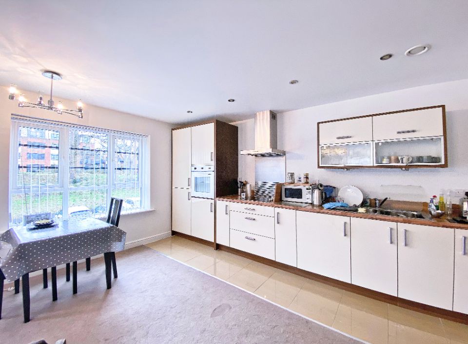 Flat Wallis Square in Rushmoor