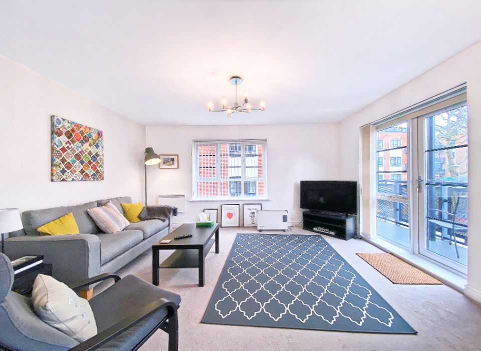 Flat Wallis Square in Rushmoor