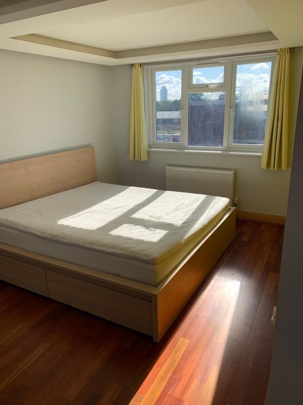 Room Burnham Way in Greater London