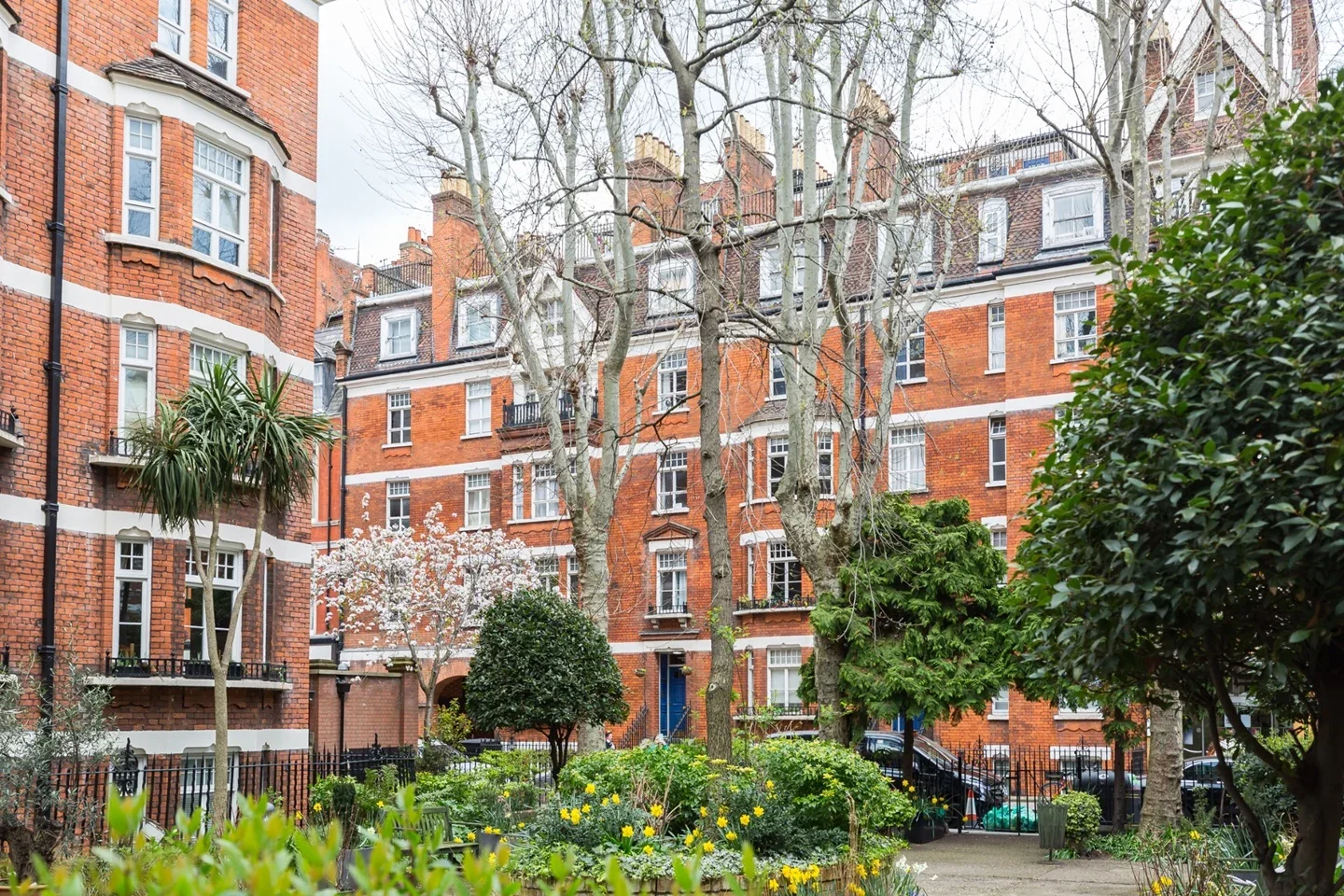 Flat Gilbert Street in City of Westminster