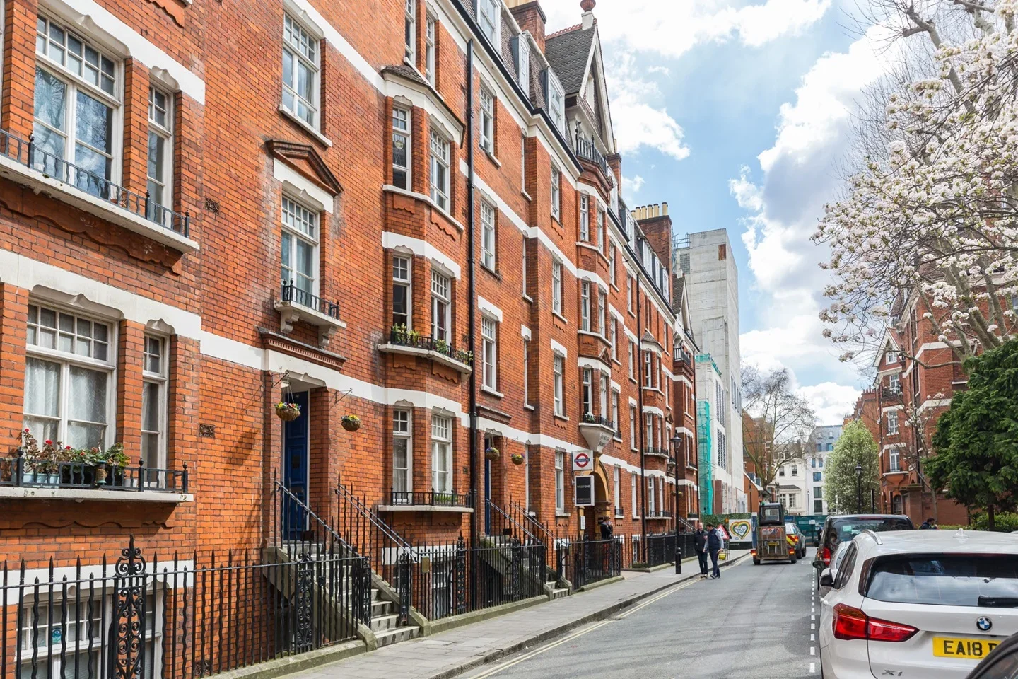 Flat Gilbert Street in City of Westminster