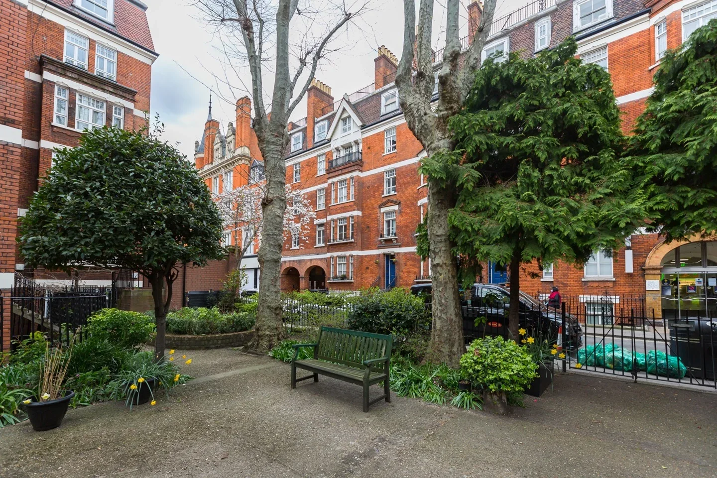 Flat Gilbert Street in City of Westminster