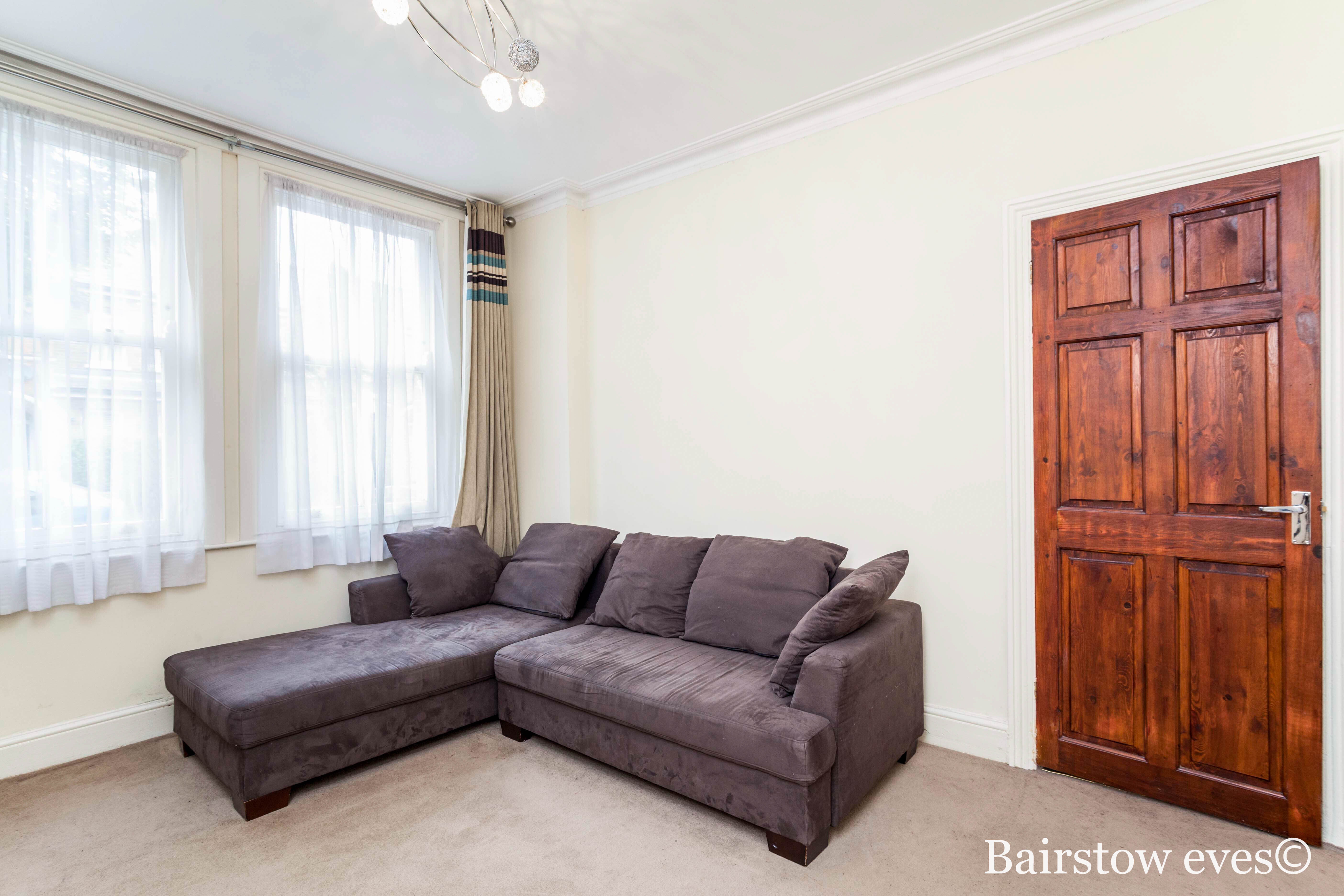 Flat Leucha Road in Greater London