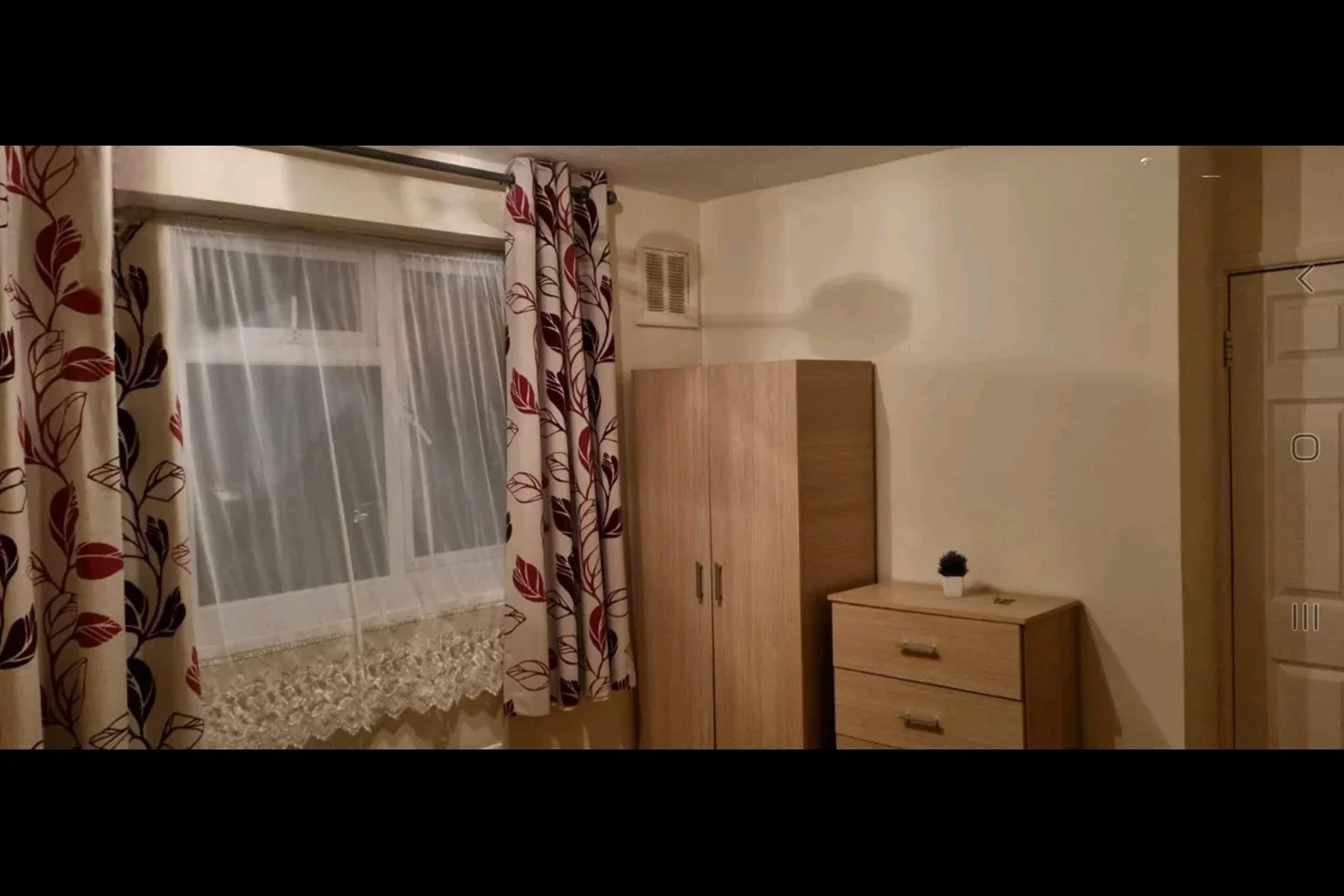 Room Fords Park Road in Greater London