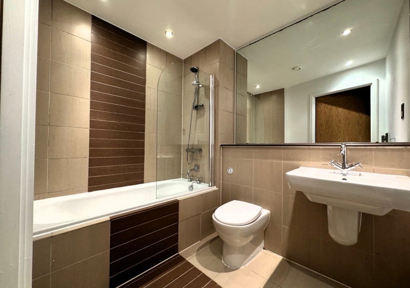 Room Hornbeam Way in Manchester