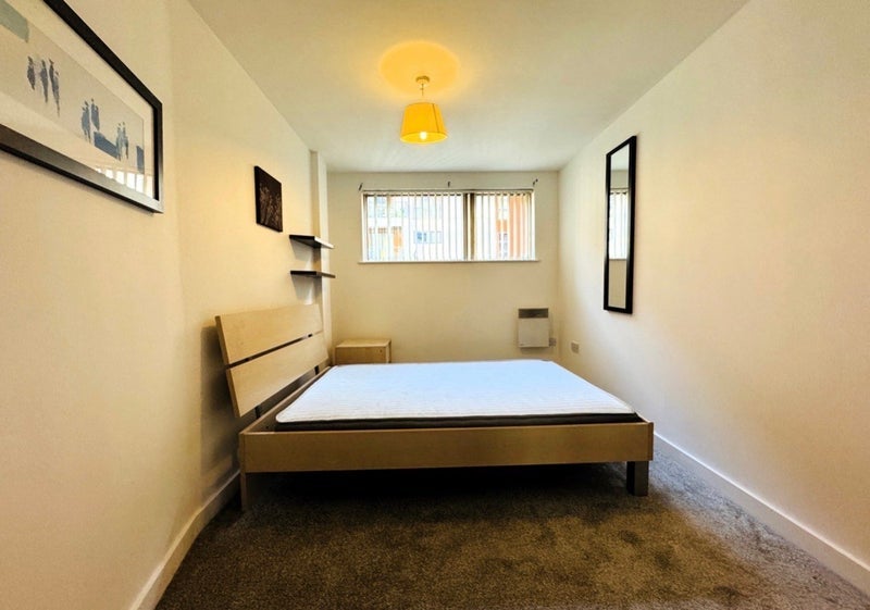 Room Hornbeam Way in Manchester