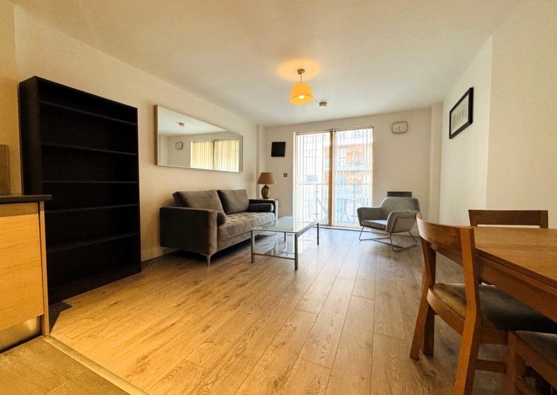 Room Hornbeam Way in Manchester