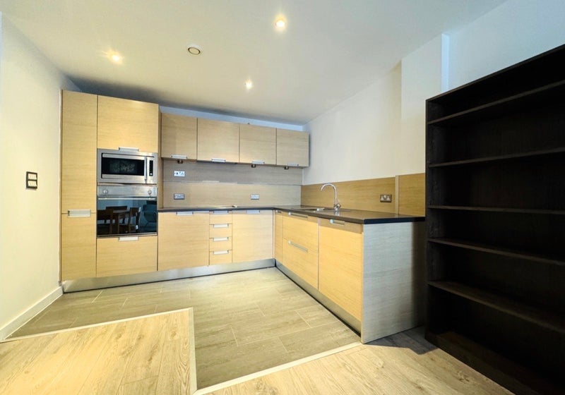 Room Hornbeam Way in Manchester