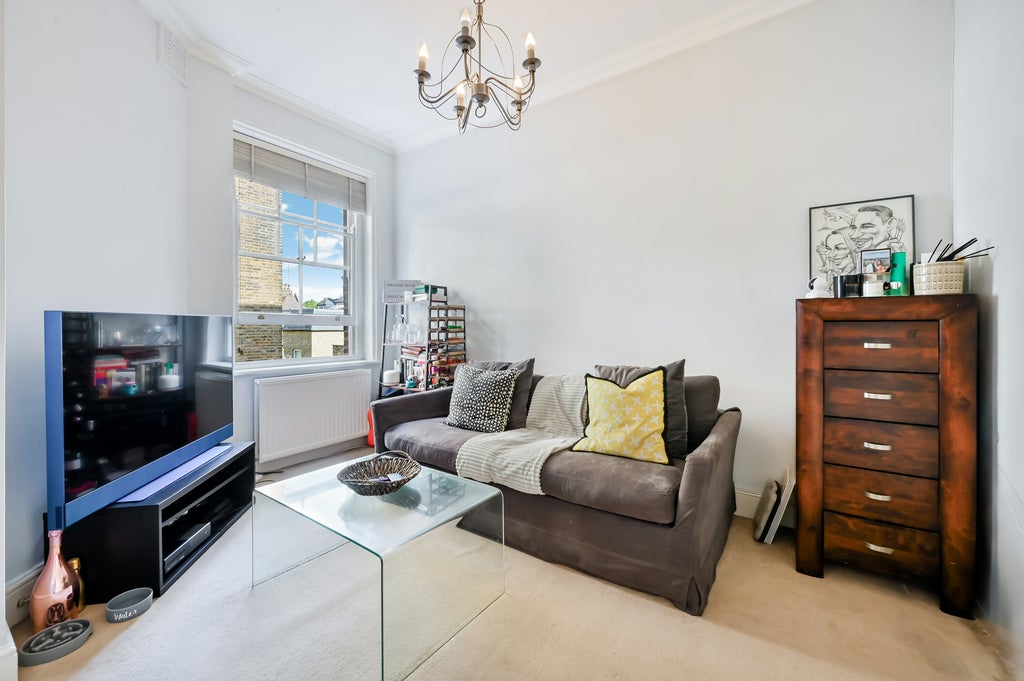 Flat Prince of Wales Drive in Greater London