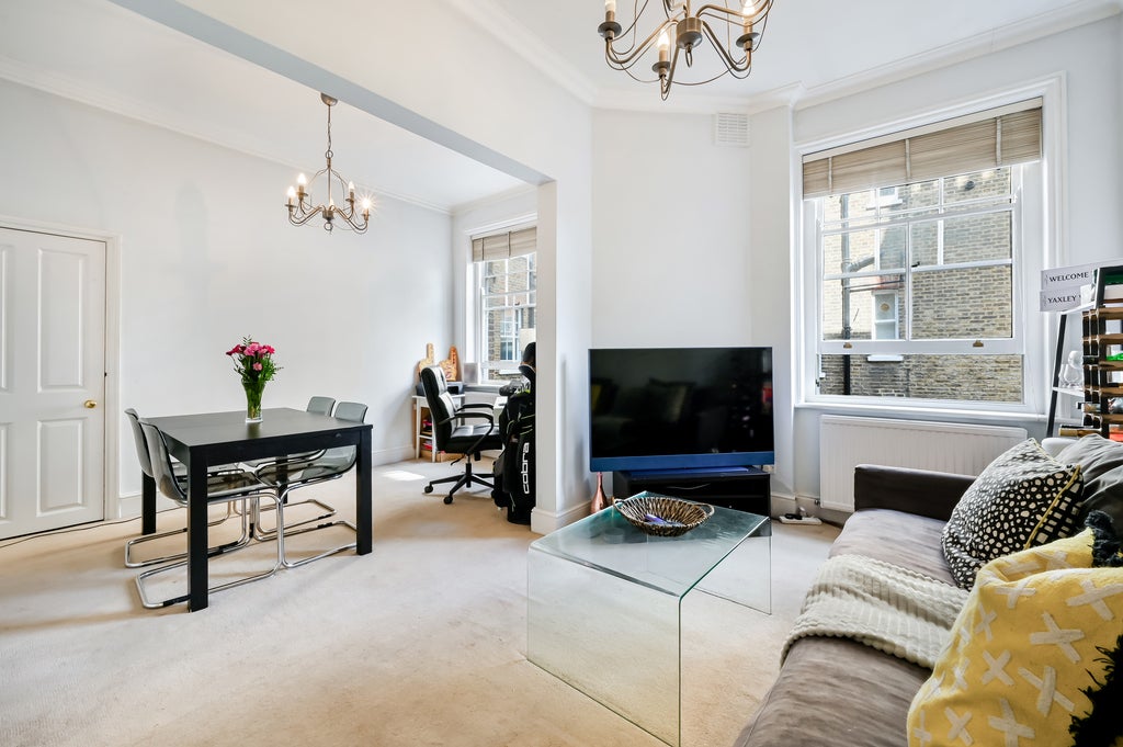 Flat Prince of Wales Drive in Greater London