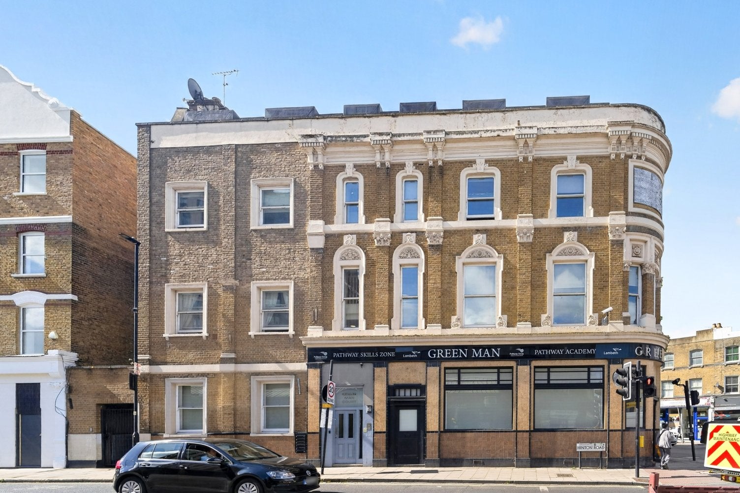 Flat Wanless Road in Greater London