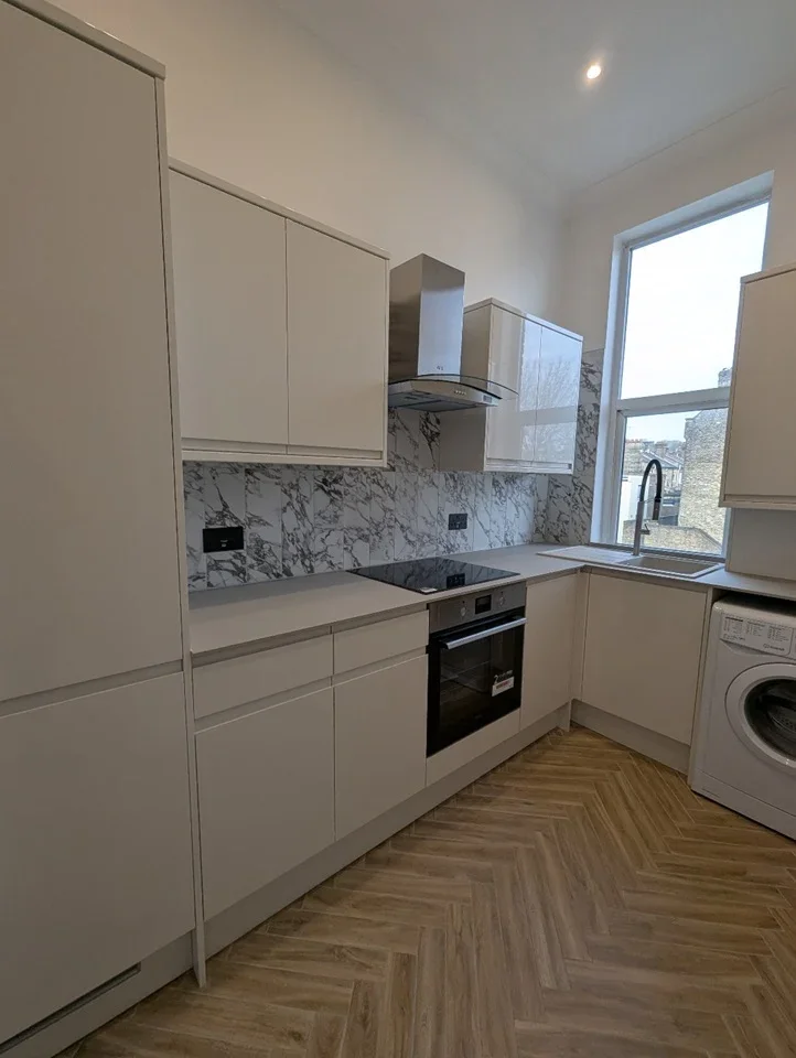 Flat Rosemont Road in Greater London