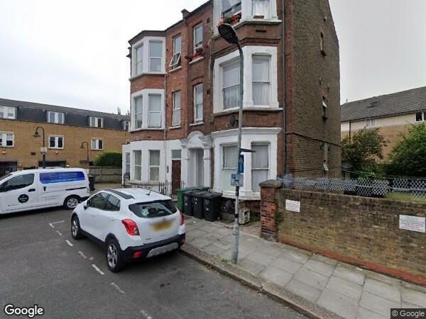 Flat Rosemont Road in Greater London