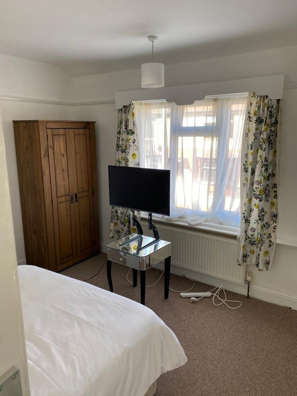 Room Kensington Road in Stoke-on-Trent