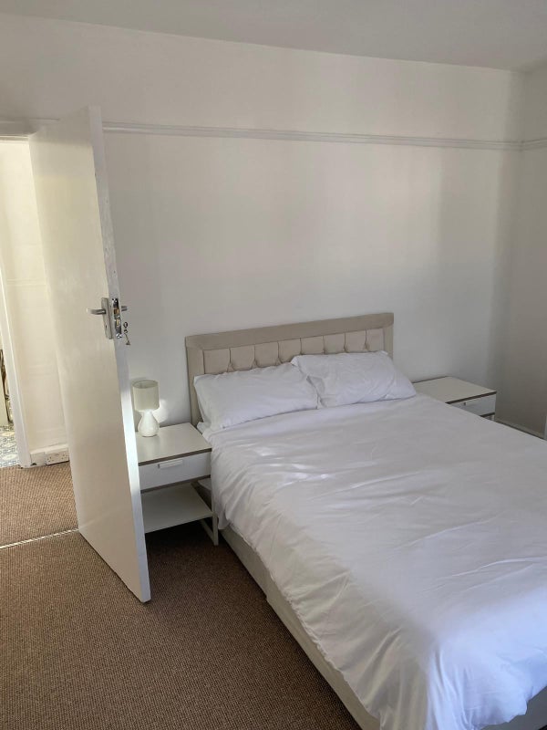 Room Kensington Road in Stoke-on-Trent