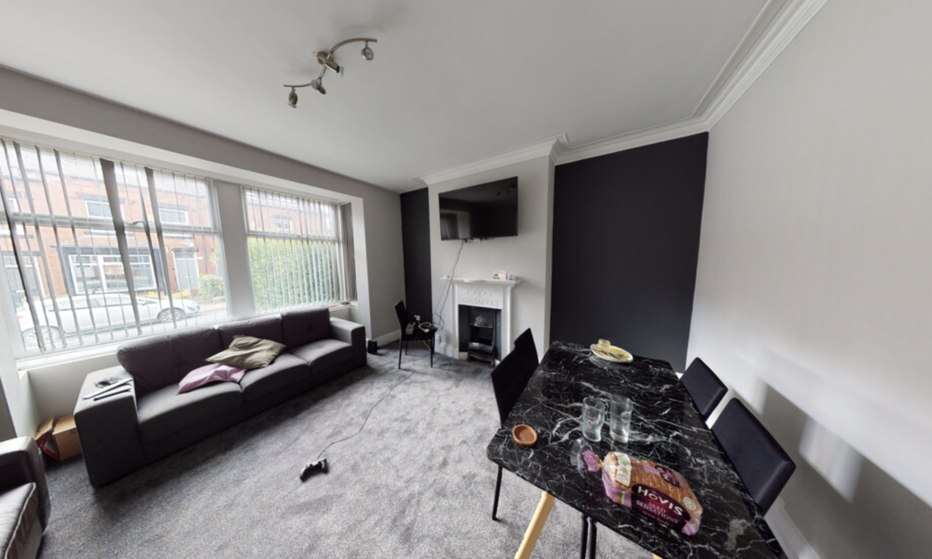 Flat Headingley Avenue in Leeds
