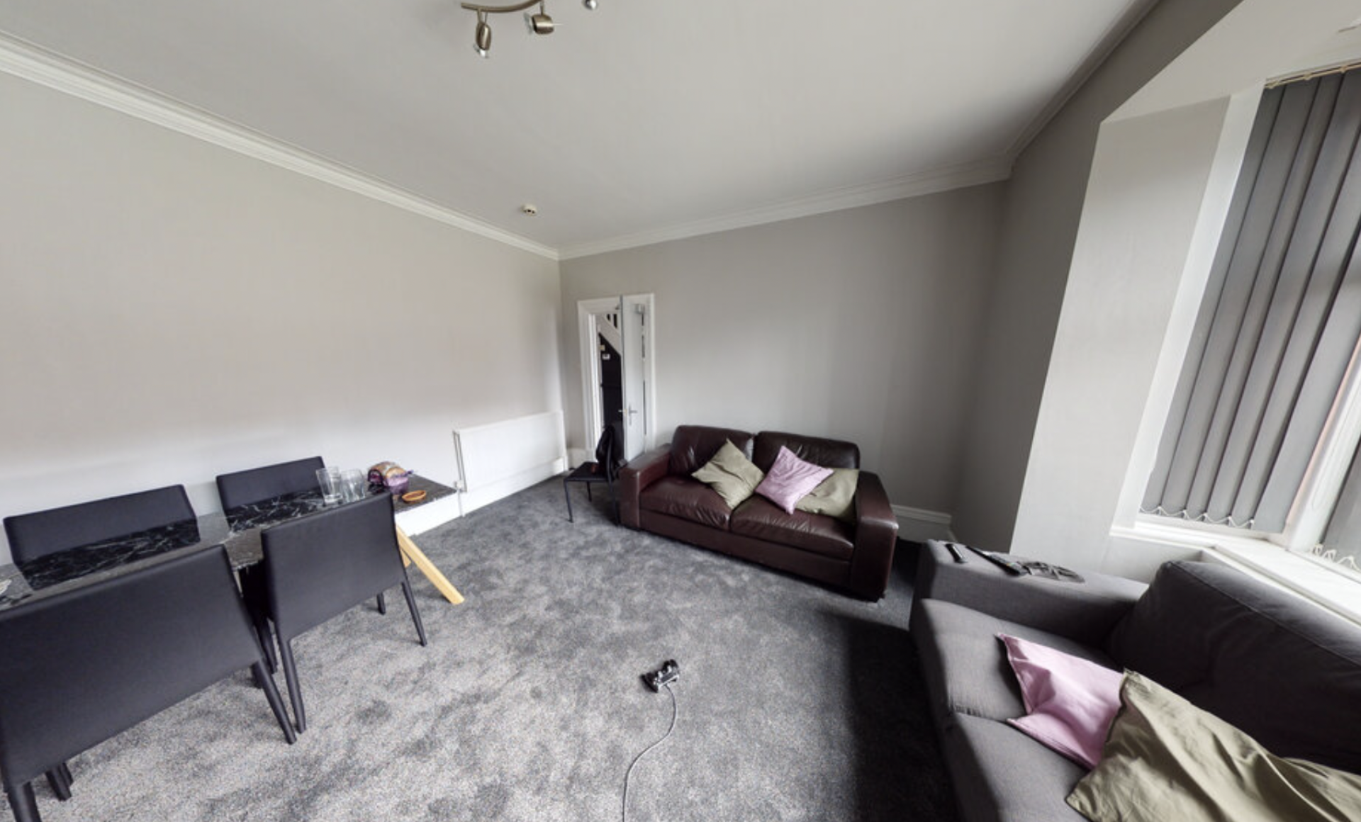 Flat Headingley Avenue in Leeds