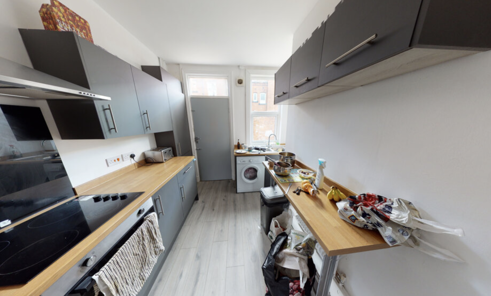 Flat Headingley Avenue in Leeds