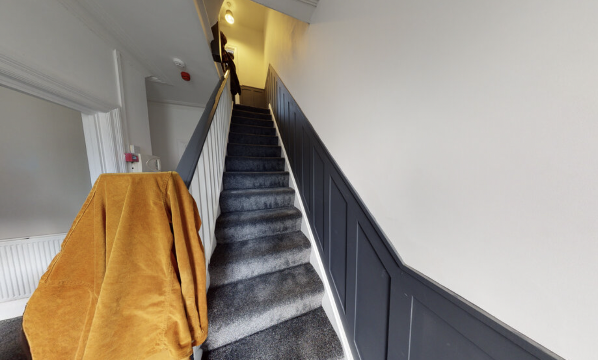 Flat Headingley Avenue in Leeds