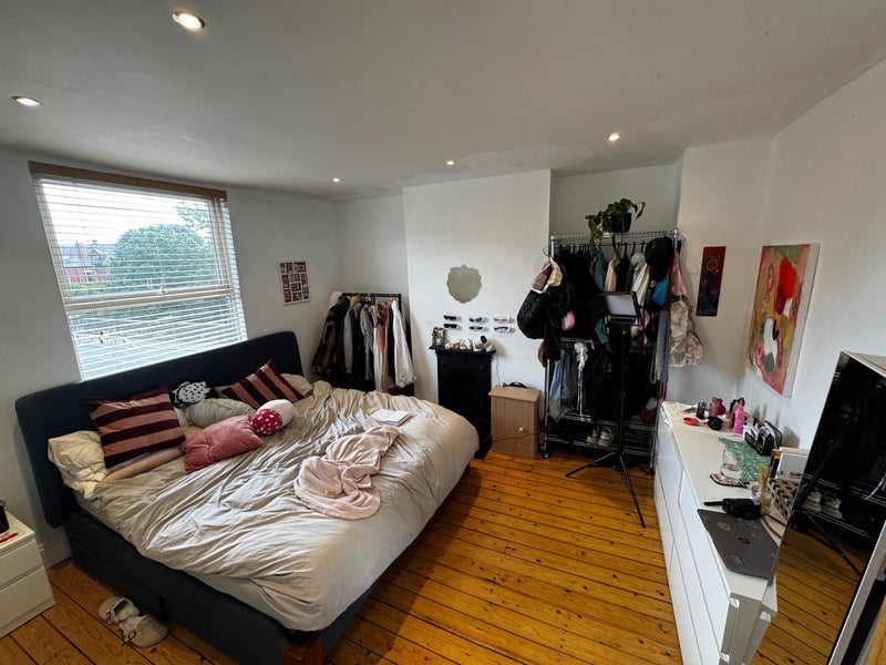 Room Aberdeen Road in Leeds