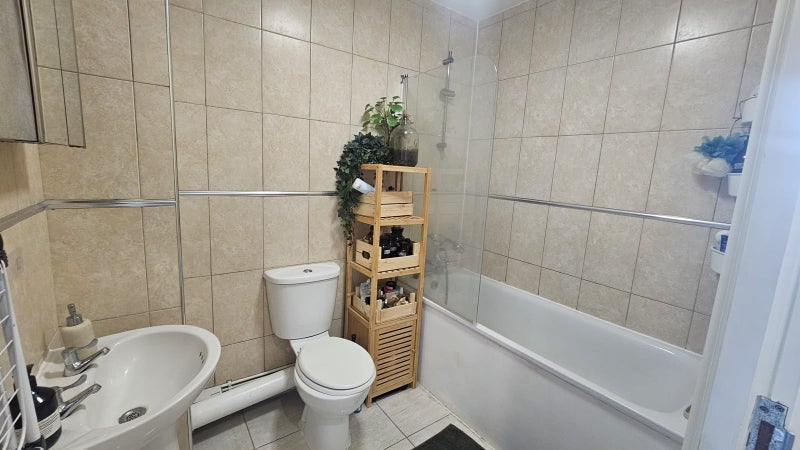Room Stoke Newington Road in Greater London