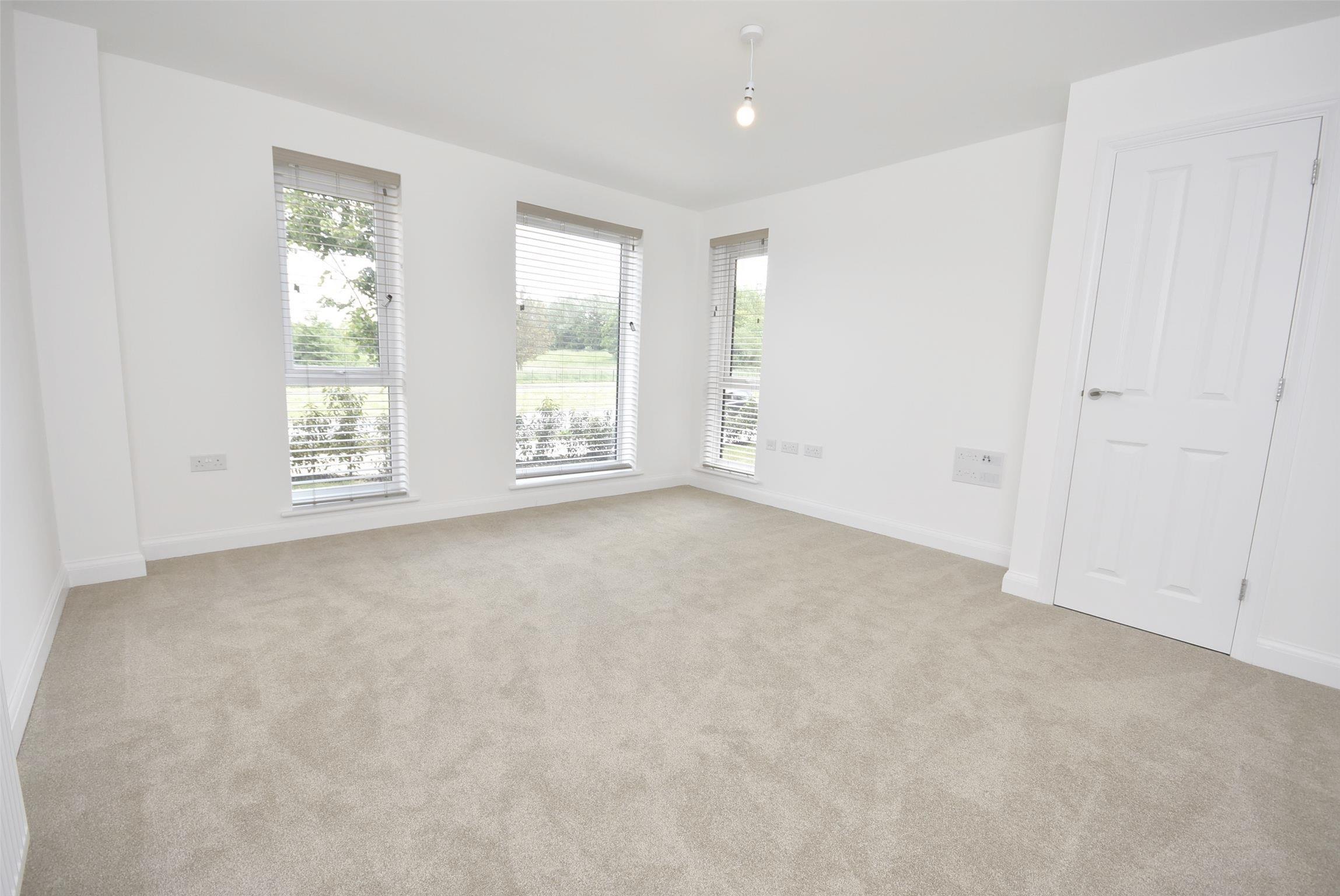 Flat Hengrove Way in Bristol
