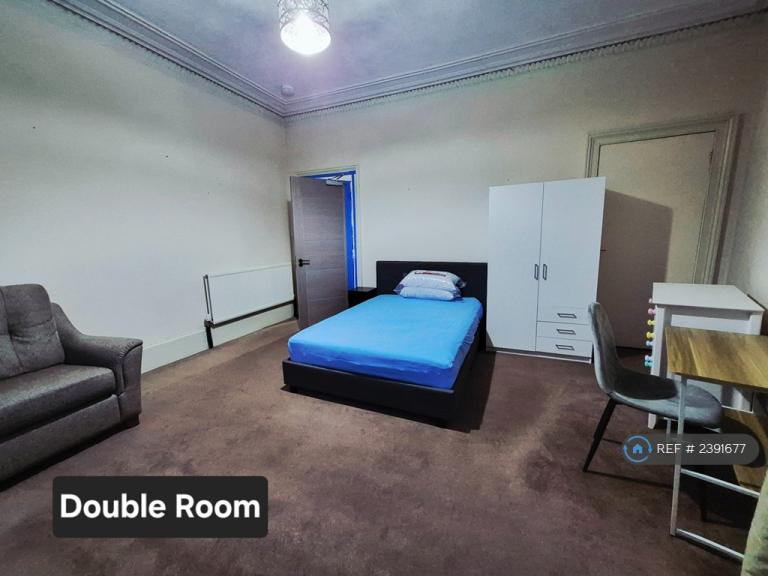 Room Kilbowie Road in Clydebank