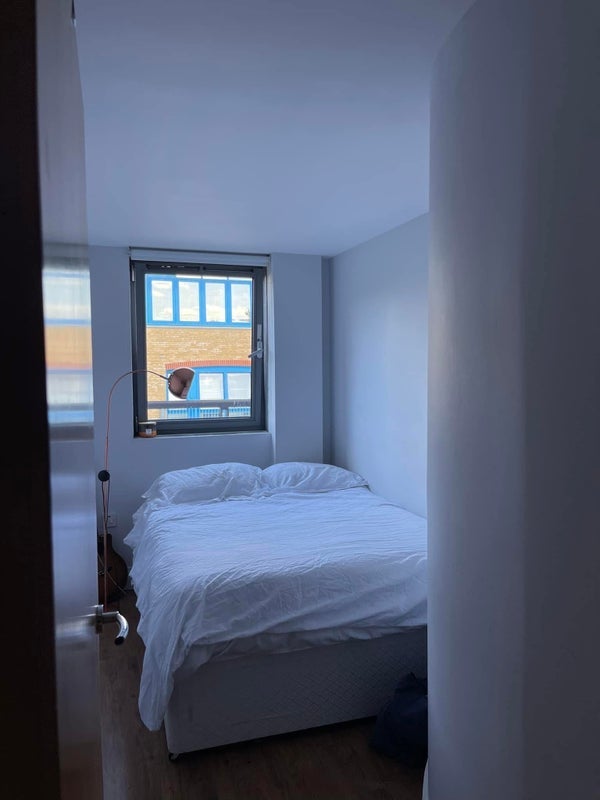Room Rotherhithe Street in Greater London
