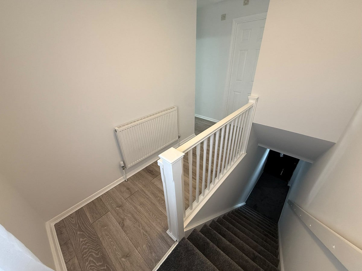 Flat Trentbridge Close in London