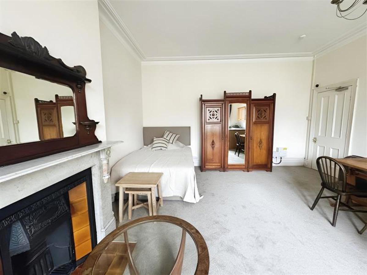 Room Blenheim Road in Bristol