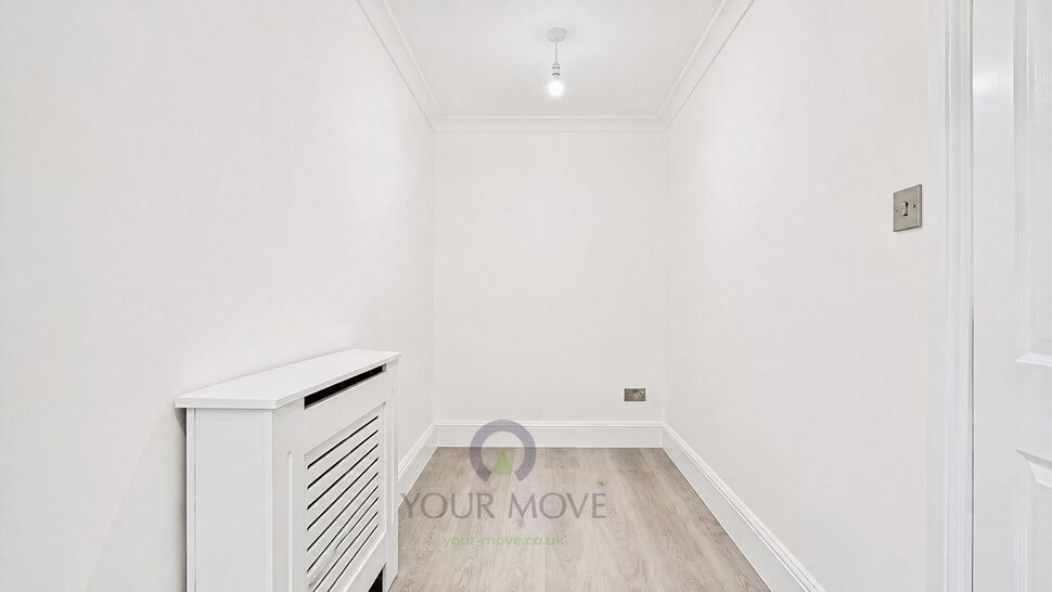 Flat Three Corners in Greater London