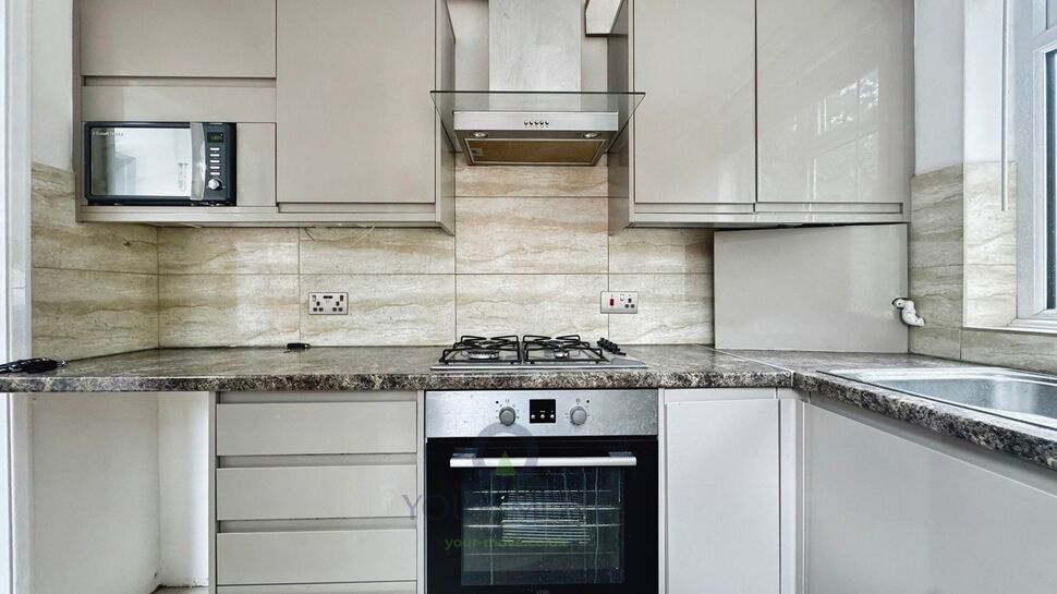 Flat Three Corners in Greater London