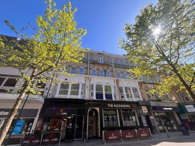 Flat Commercial Street in Newport