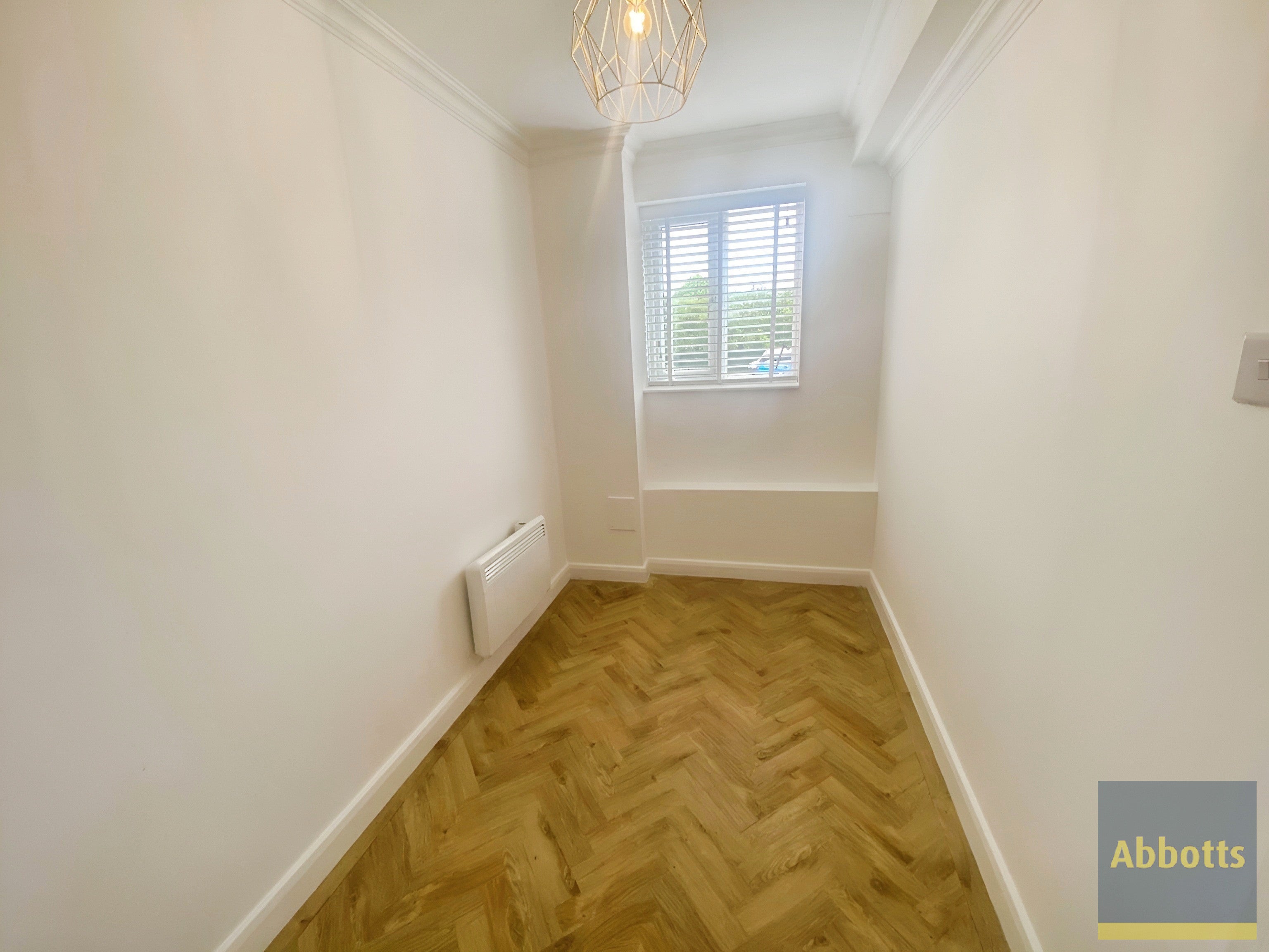 Flat Waterville Drive in Basildon