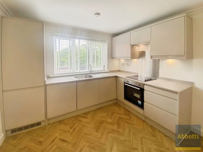 Flat Waterville Drive in Basildon