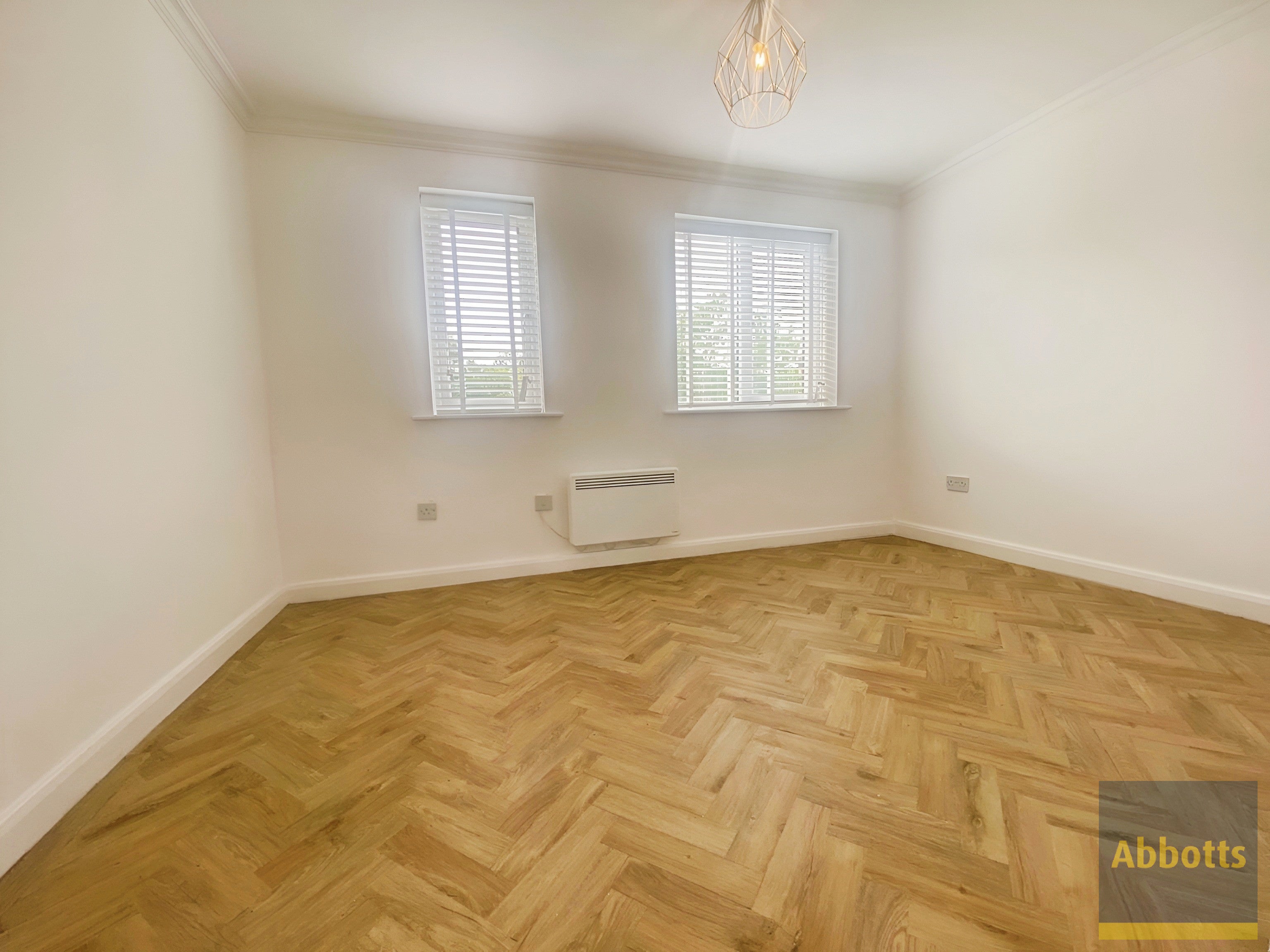 Flat Waterville Drive in Basildon
