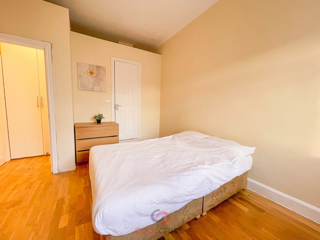 Flat Kensington Gardens Square in City of Westminster