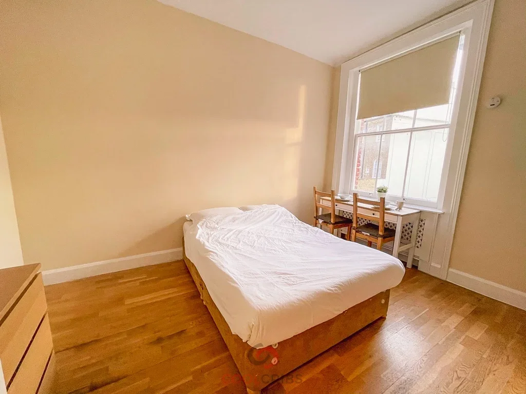 Flat Kensington Gardens Square in City of Westminster