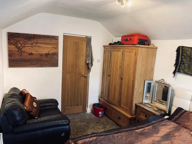 Room Emerald Street in Cardiff