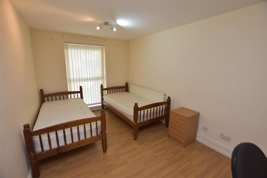 Room Seymour Close in Birmingham