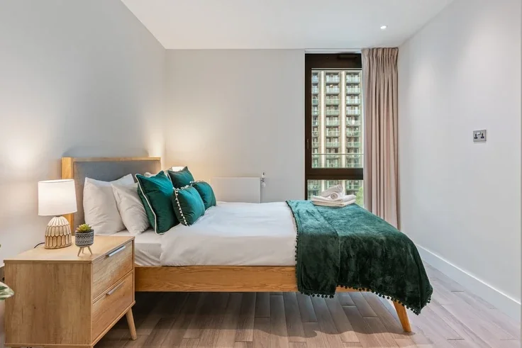 Flat Weaver Walk in Greater London