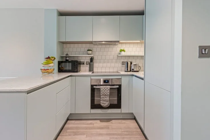 Flat Weaver Walk in Greater London