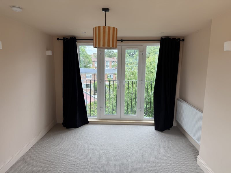 Room Queensville Road in Greater London