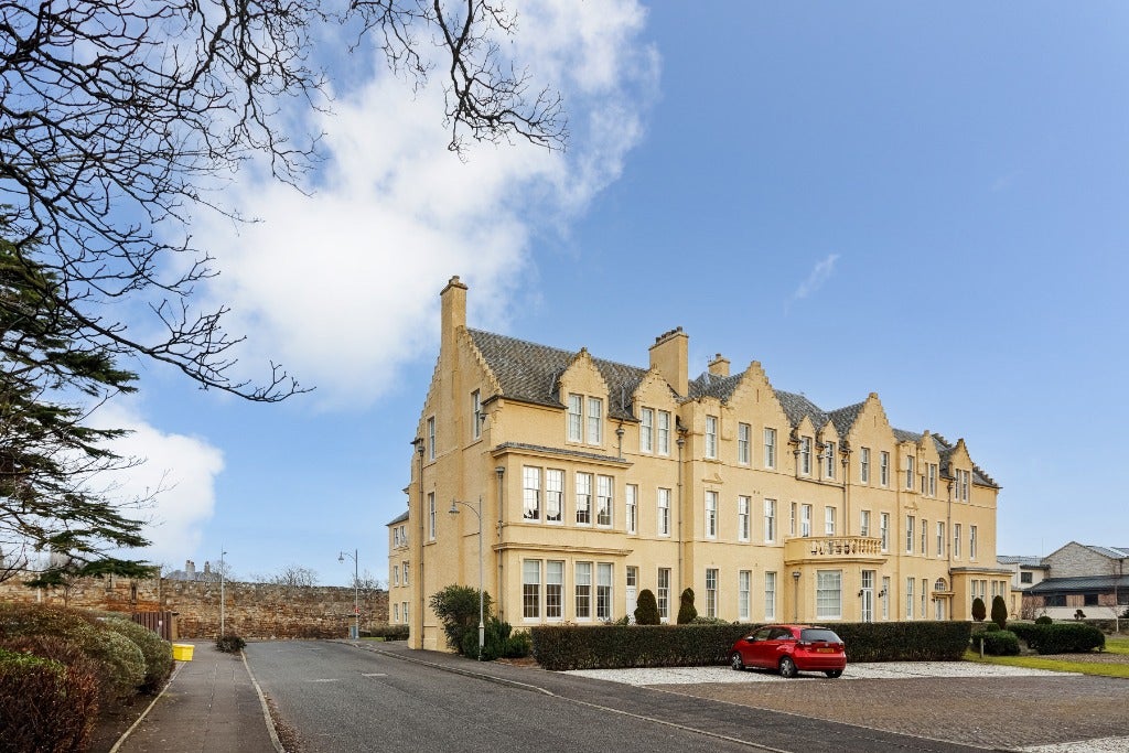 Flat Abbey Walk in St Andrews