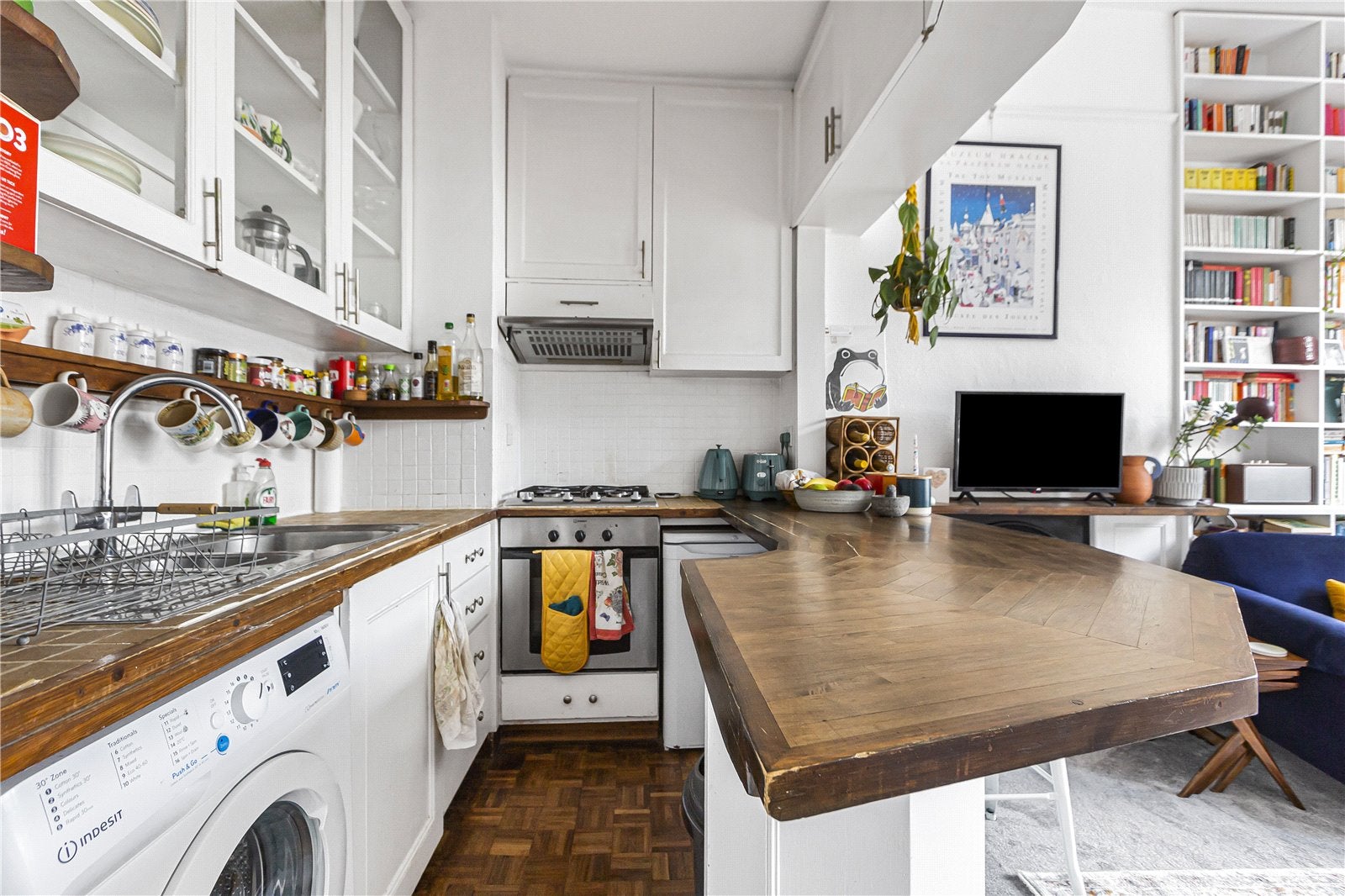 Flat Petherton Road in Greater London