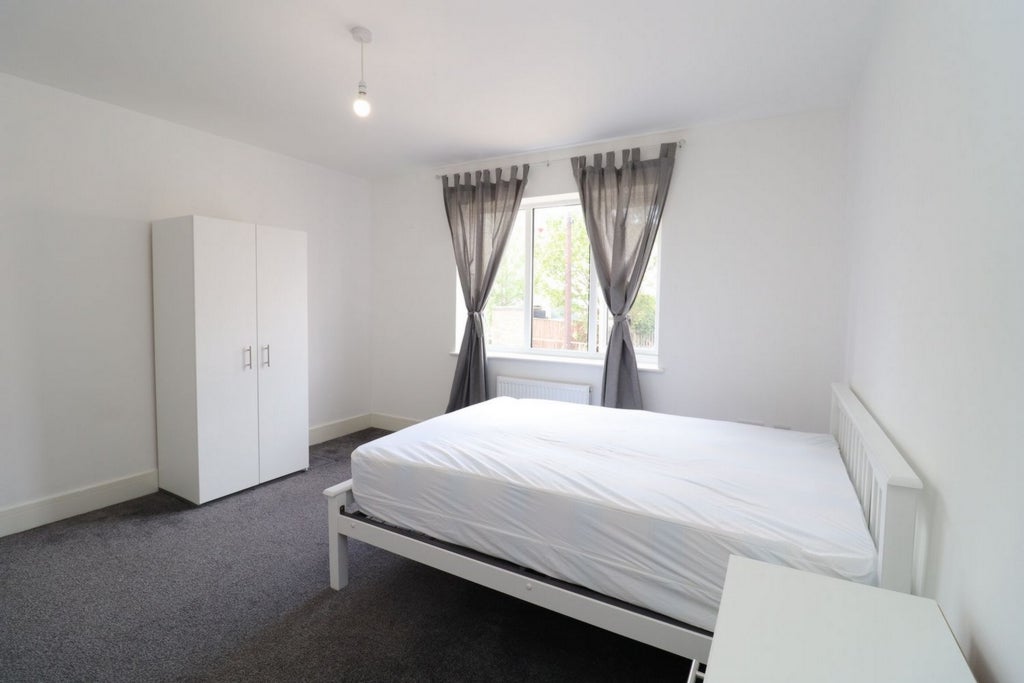 Room Globe Road in Greater London