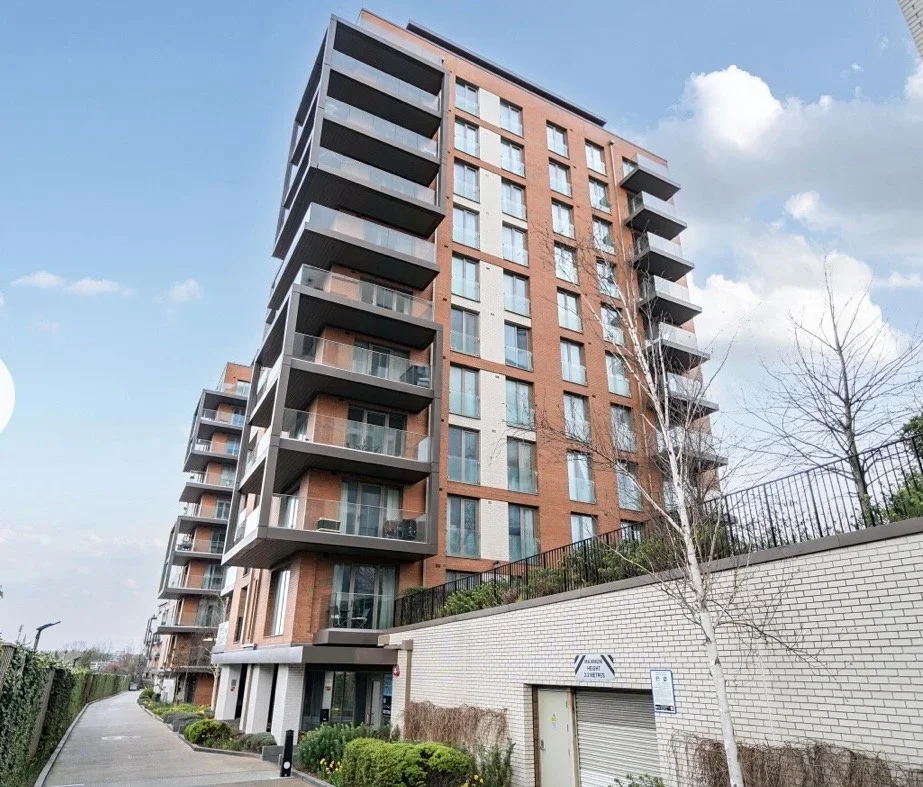 Flat Heritage Lane in Greater London