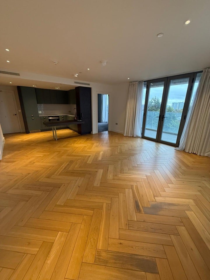 Flat Heritage Lane in Greater London