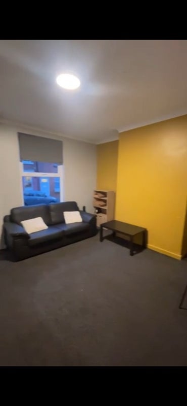 Room Harold Walk in Leeds